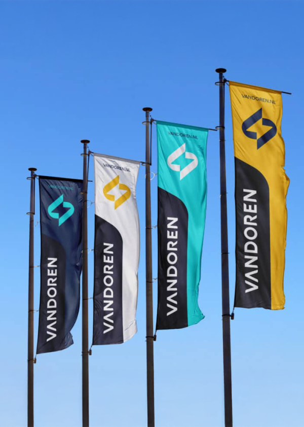 VD-Four_Flags_Mockup-staand